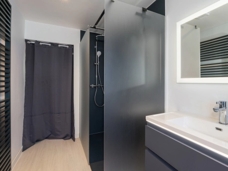 4f748dc07d70423c8b6a08eff8b10a51 thumbnail