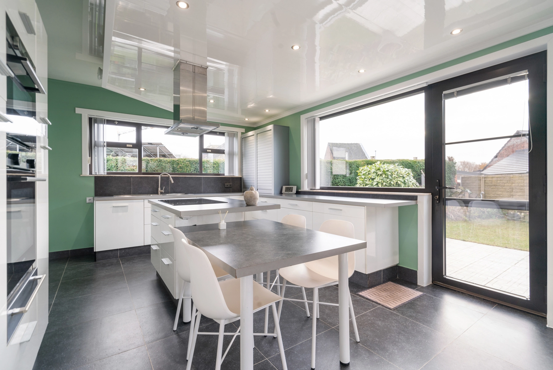 0cadfca0d5944cc5af0b8cd74a790a19 photo