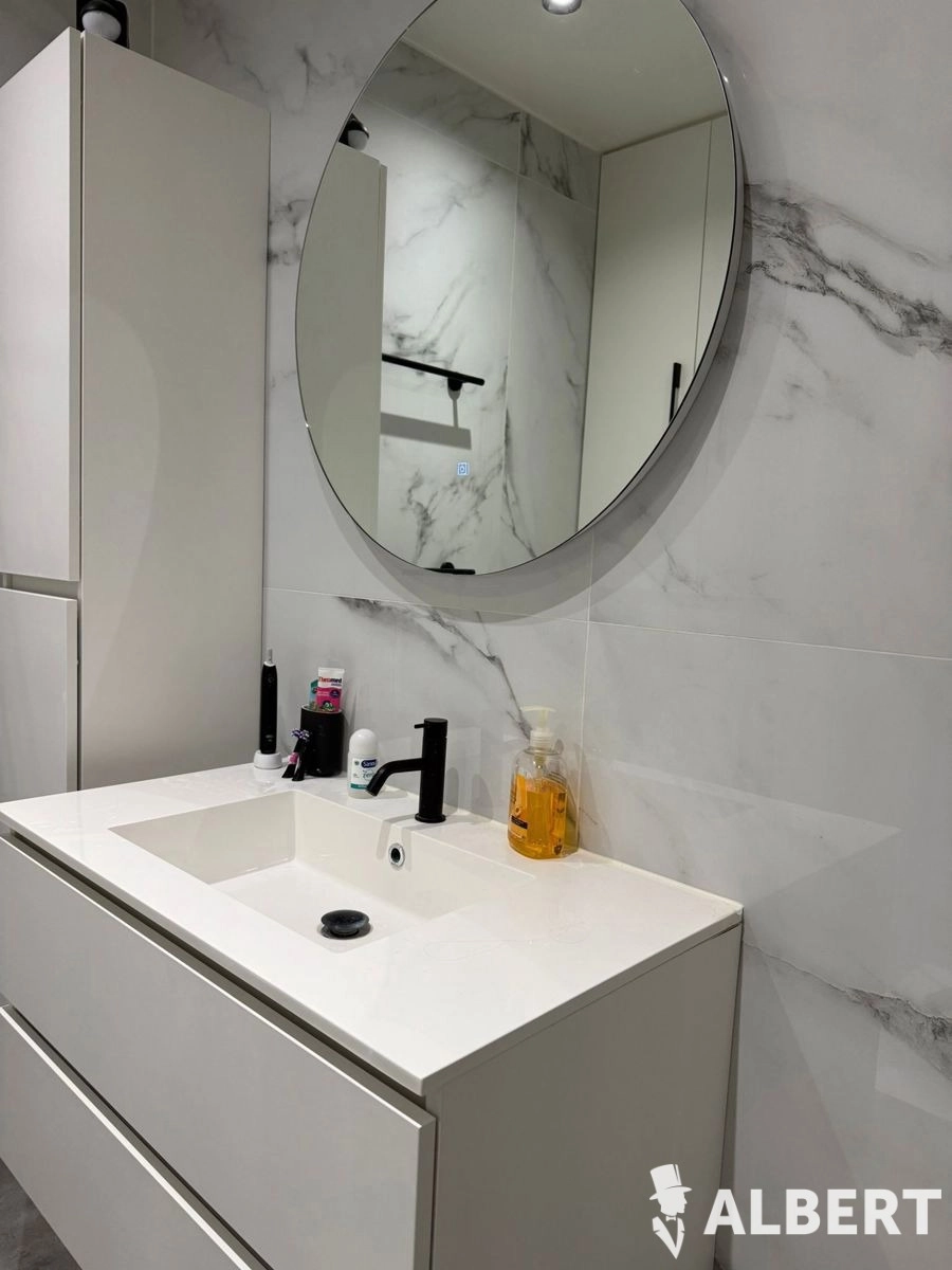 1cd9a4f01a4b4456ae648ed32bd6cb1a photo