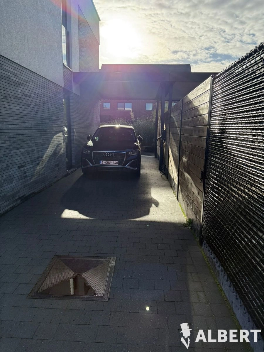 6b259622b1b04deaba823e0d87d8f168 photo