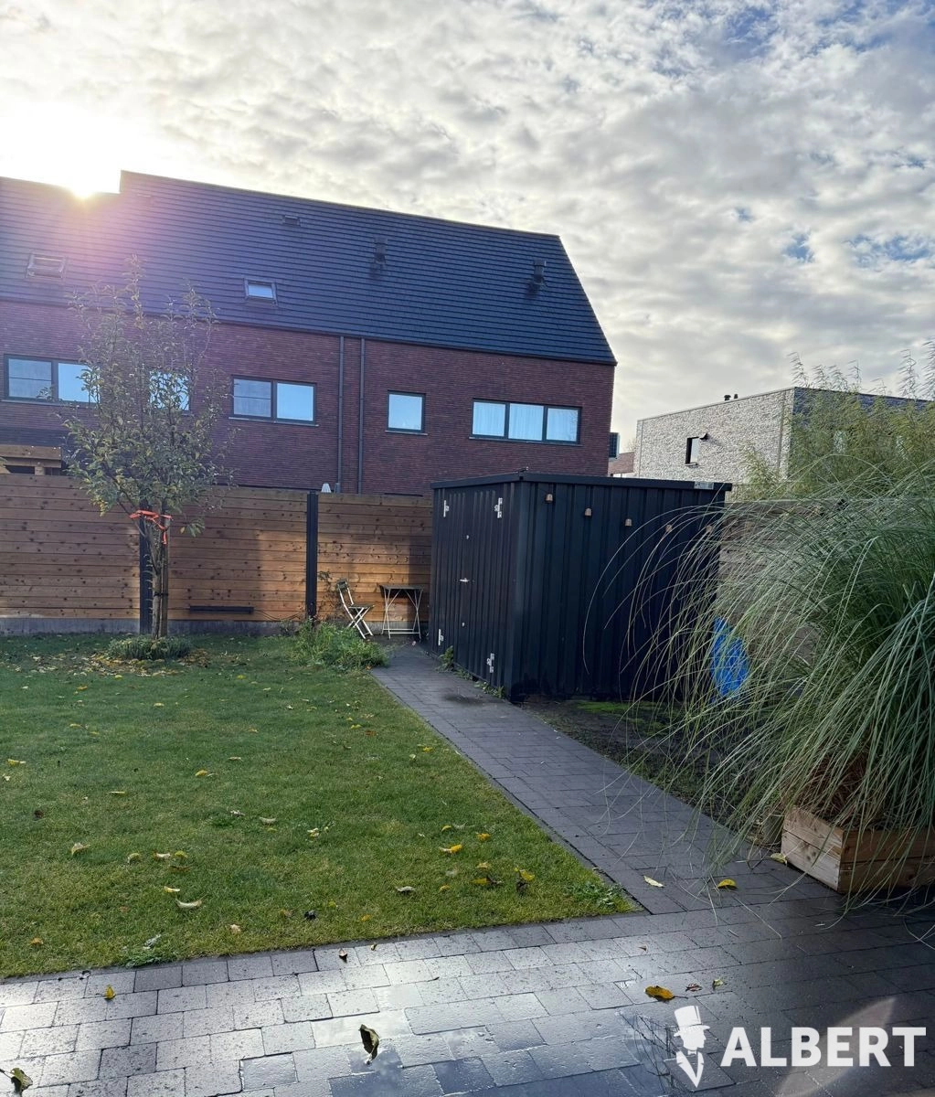 72bae862a3bd4e249367d2d738aded7b photo