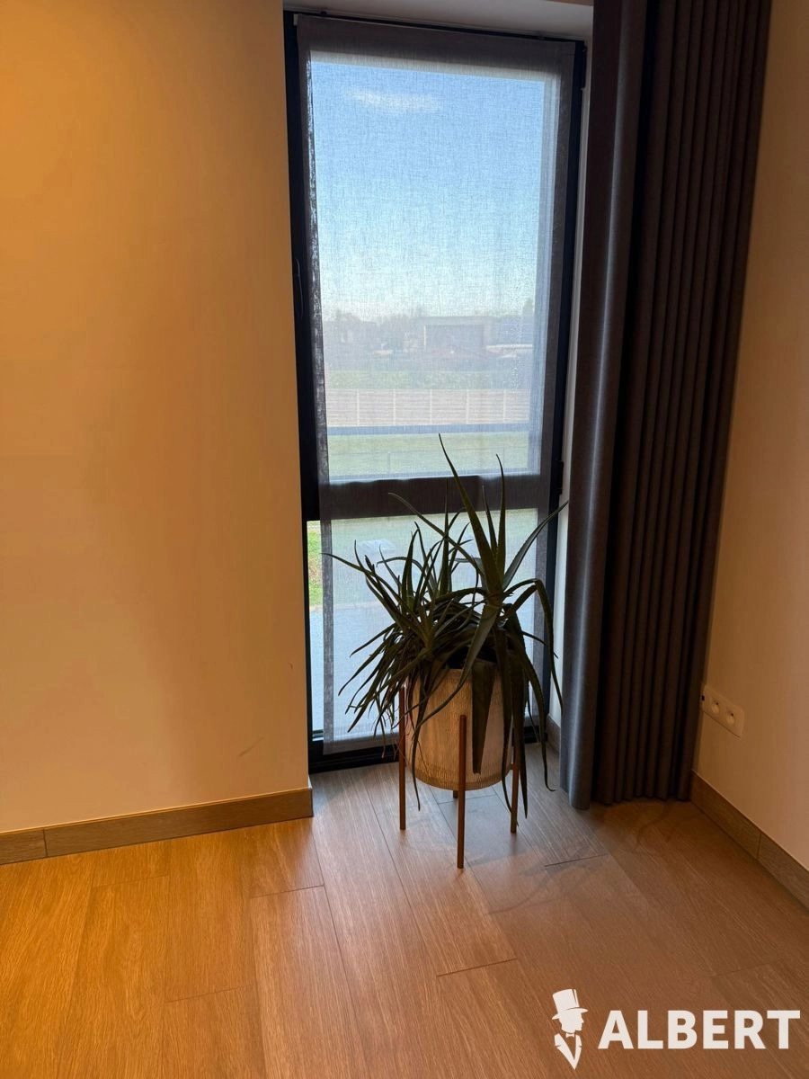 94e20028dadc4f13a30f8d80a536d027 photo