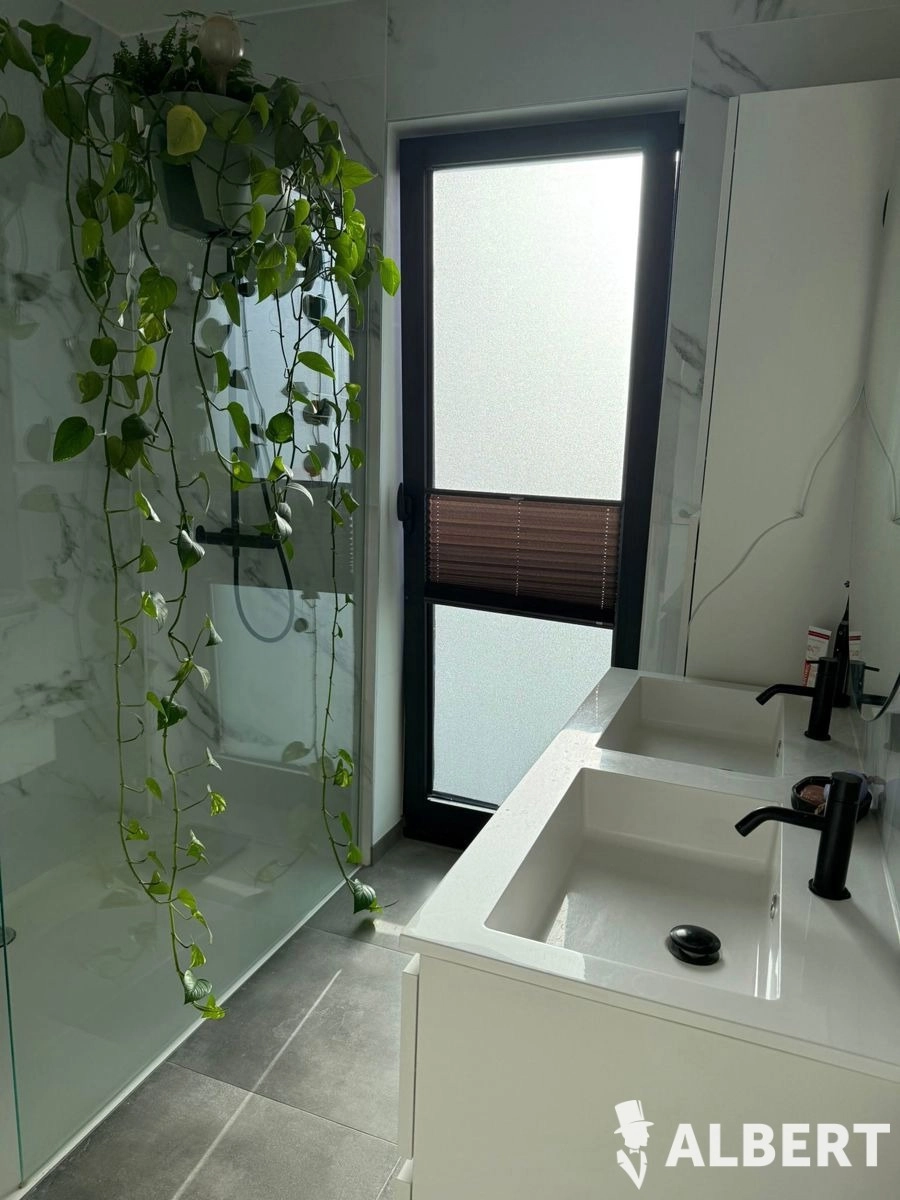 bee3622d44ae4efd87764b6c365cd761 photo