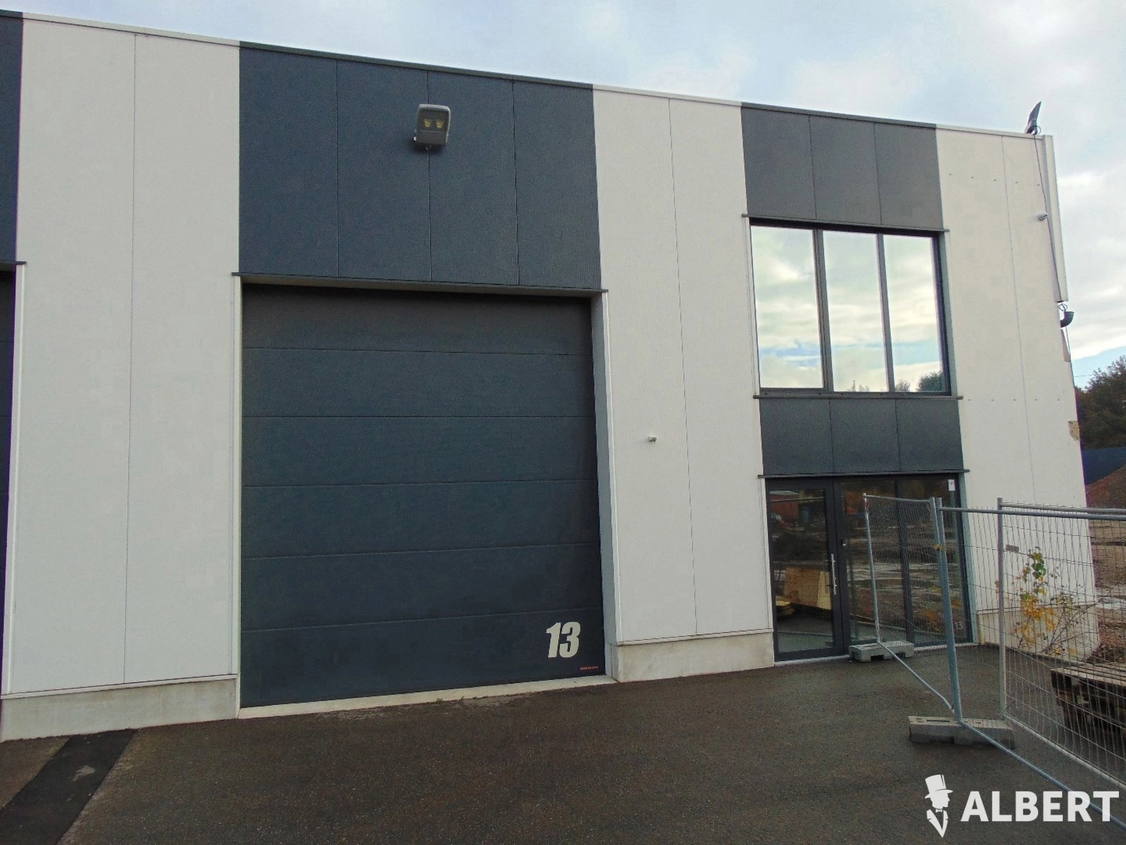 1608c726a08c41bfab93d348033210cc photo