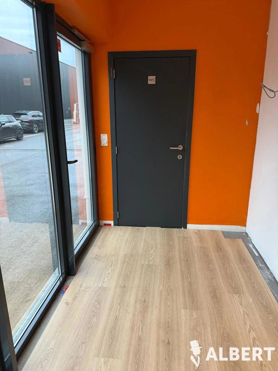 42541a38dab04a3083679a6823249049 photo