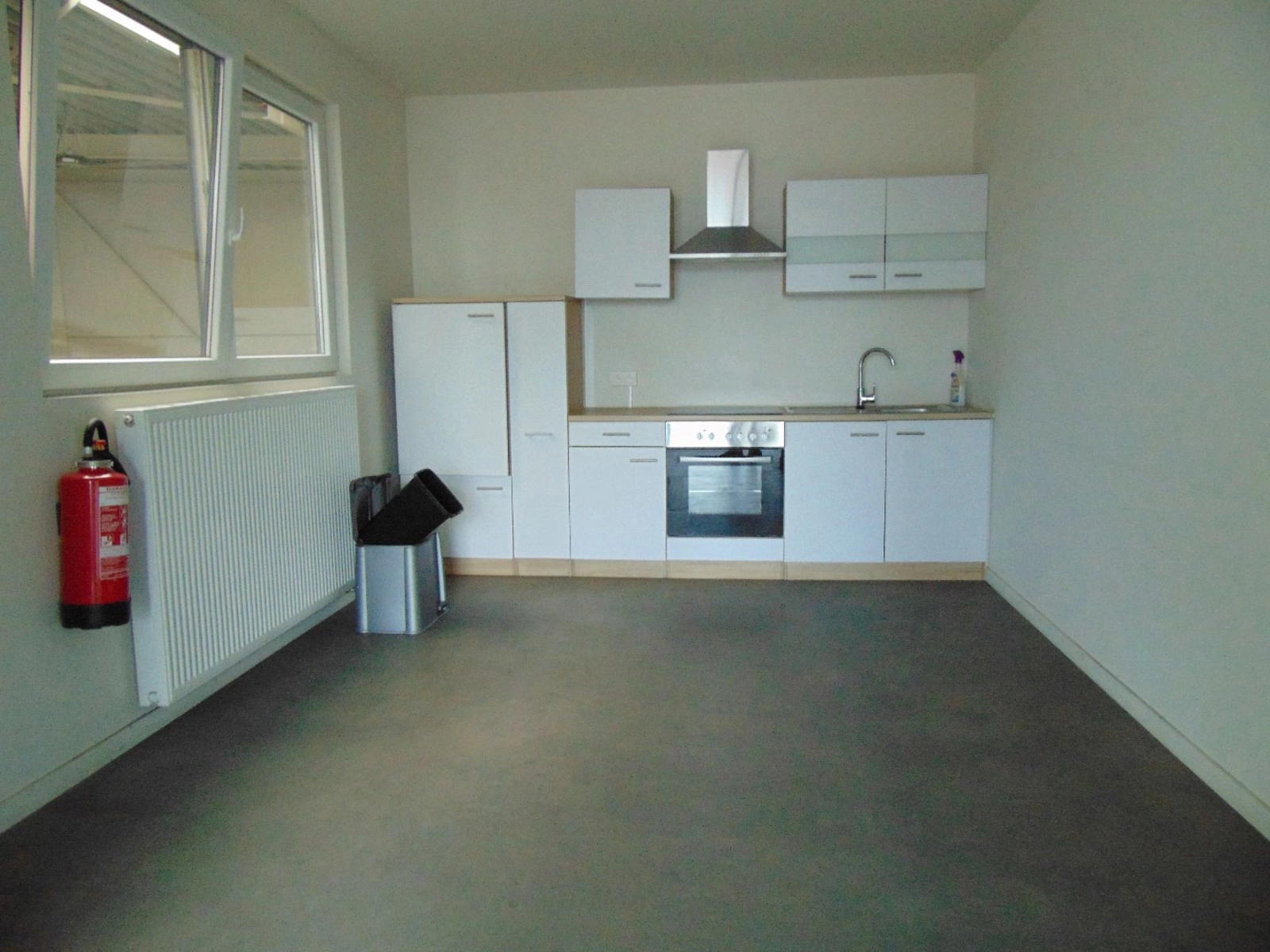 81da35d8dc3349a1b70bbc4df699d08d photo