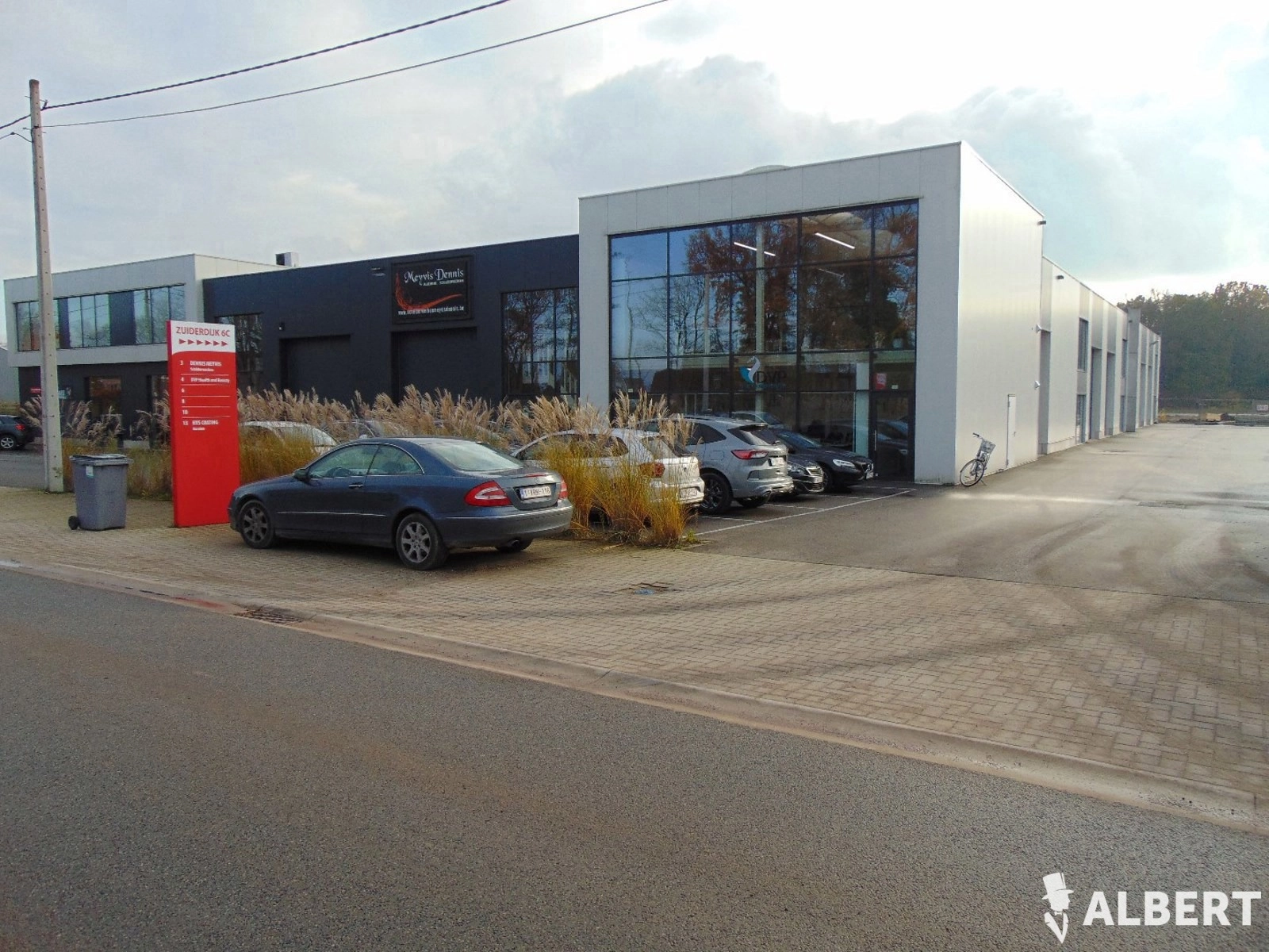 b947dc96e1544208b40202982bf0b79c photo