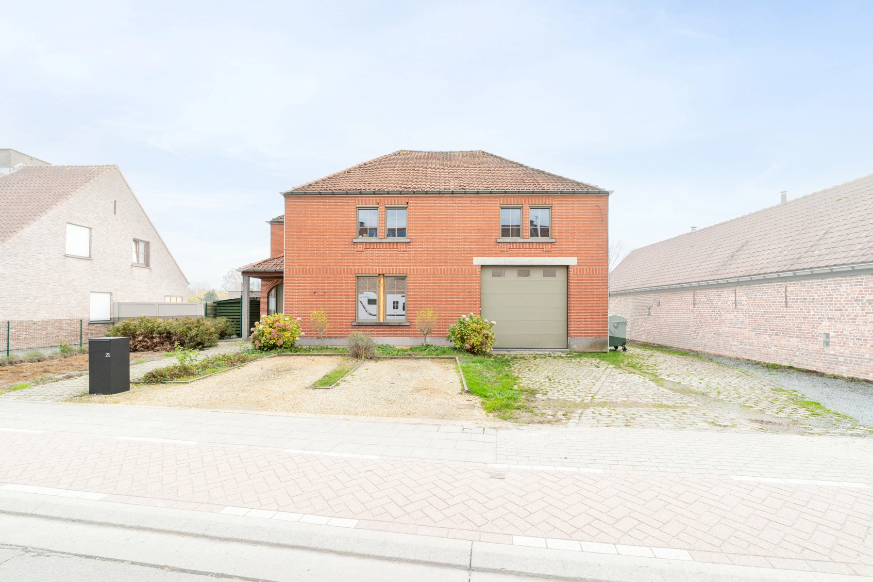 02e38f44b04245a1a90fc161577be0aa photo