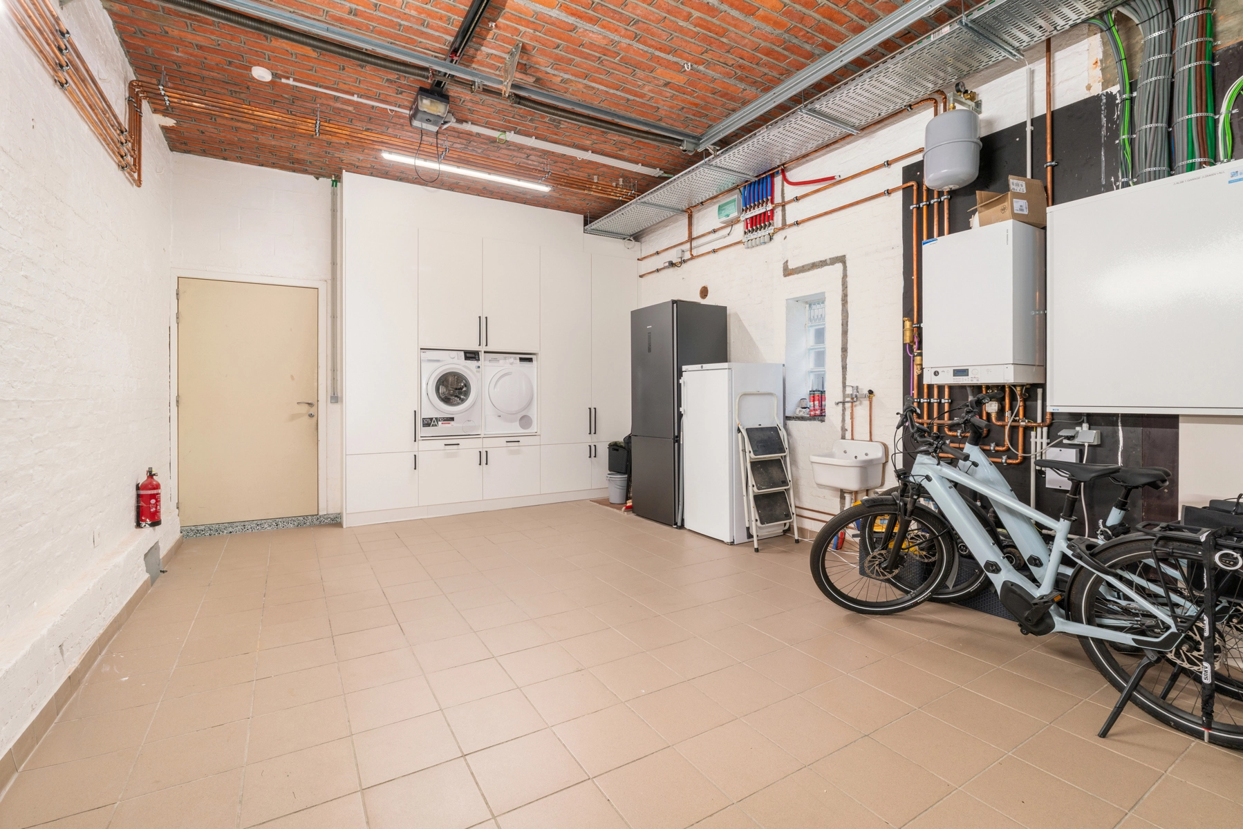 04023c4ce19944a8b35a5a9c594586cc photo