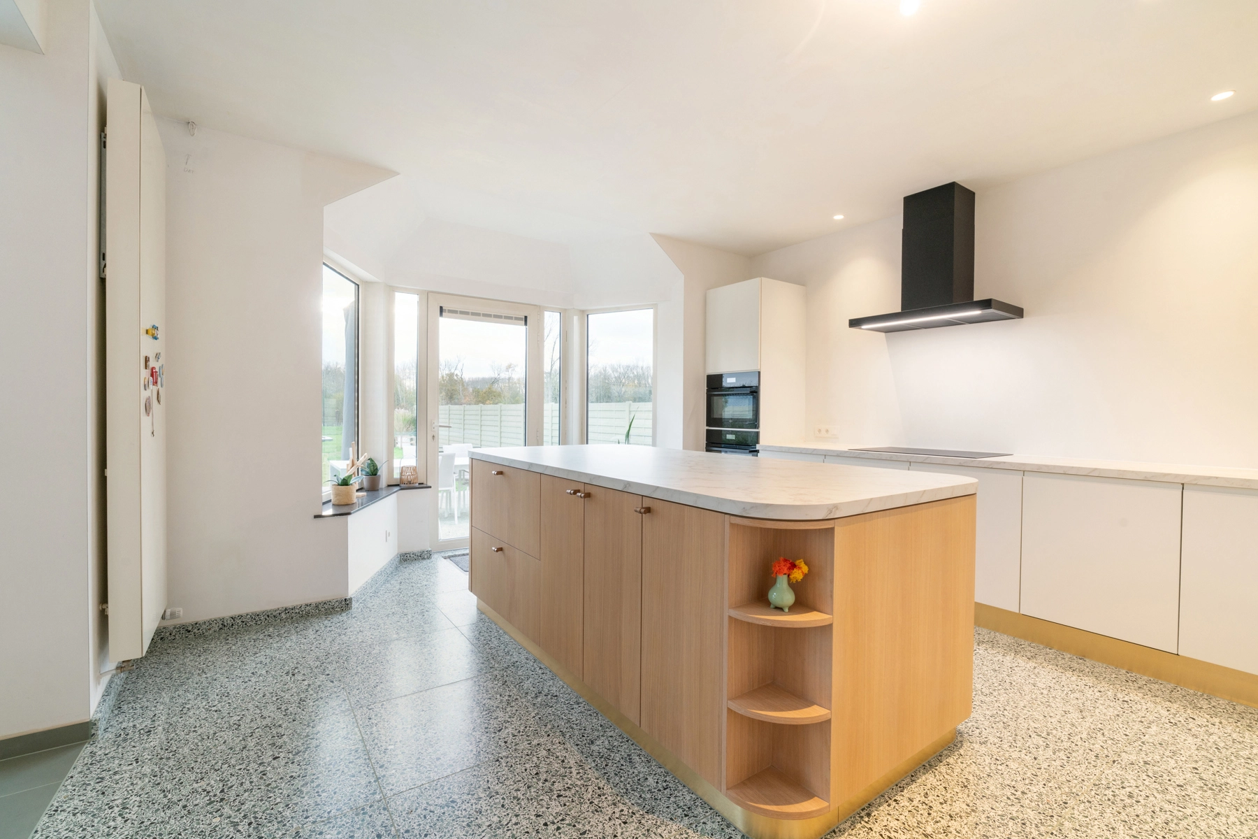 40fe7acedf8441fe9fa30de717549517 photo