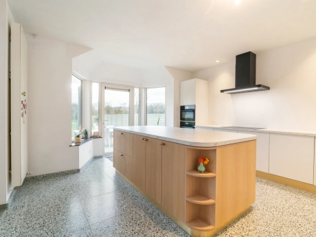 40fe7acedf8441fe9fa30de717549517 thumbnail