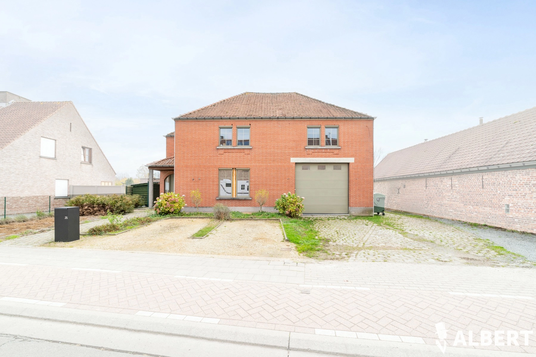 5723eeb3471e4b4abbb5060441decea2 photo