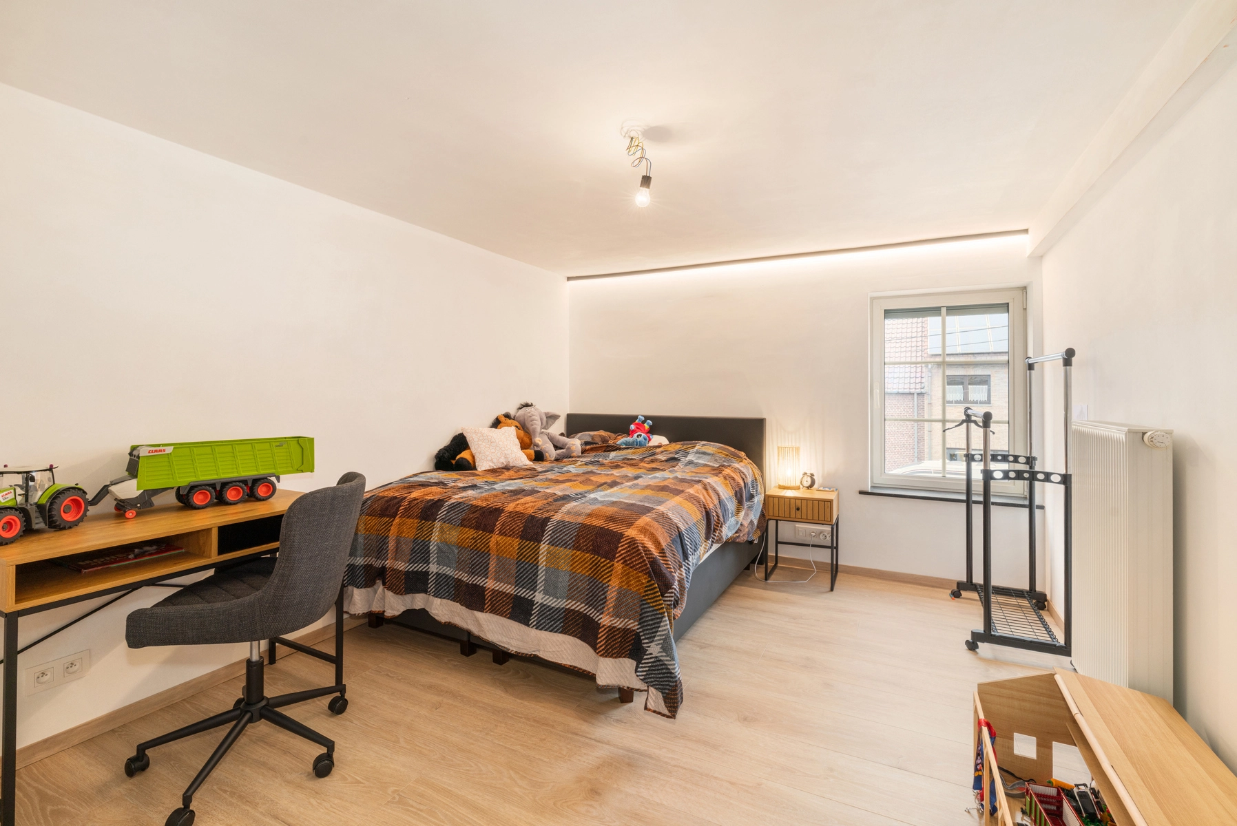 8bb5333b1c4a4d63a36811ba1f324130 photo