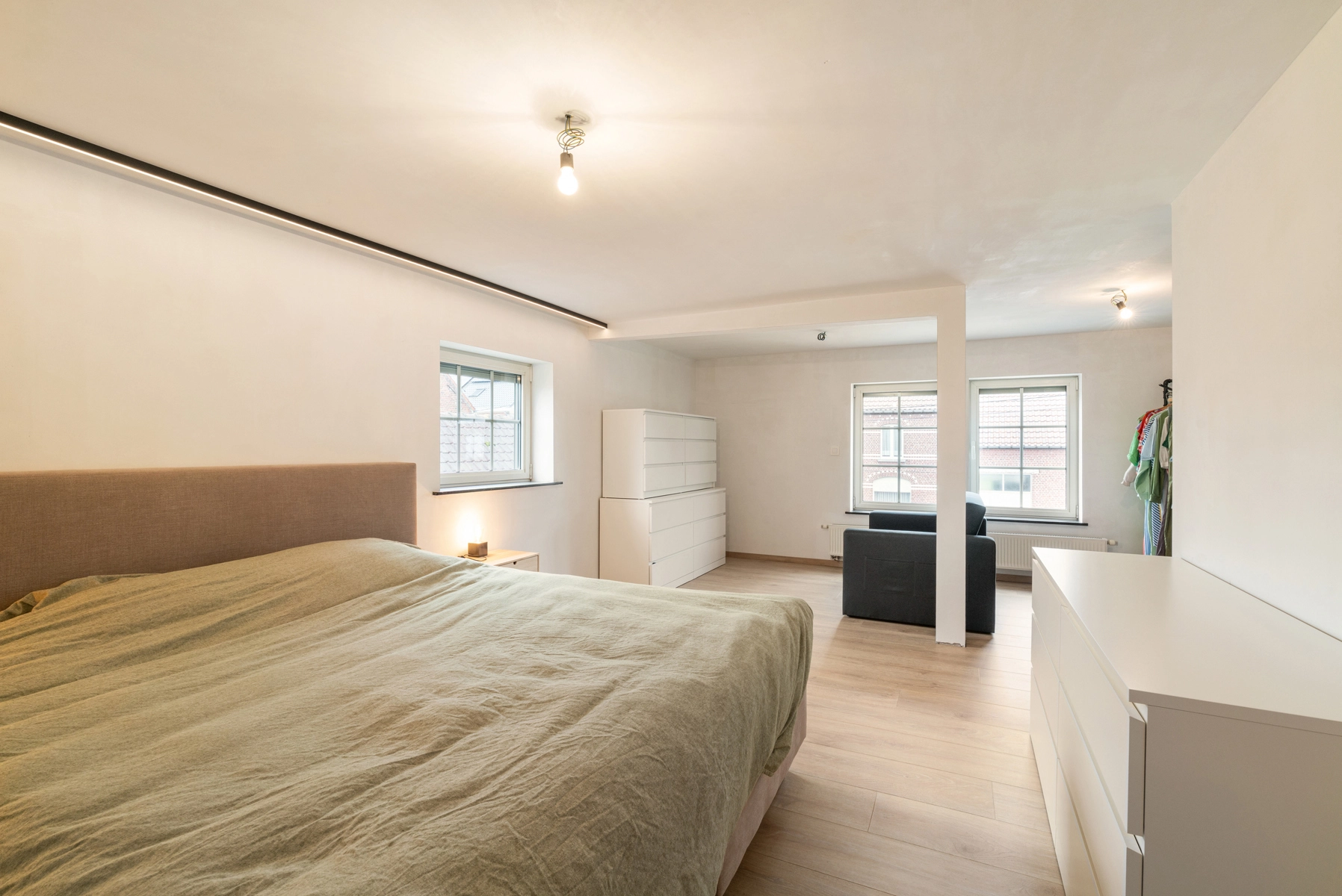 ebf3e95b29714e59a078505b07a3e375 photo