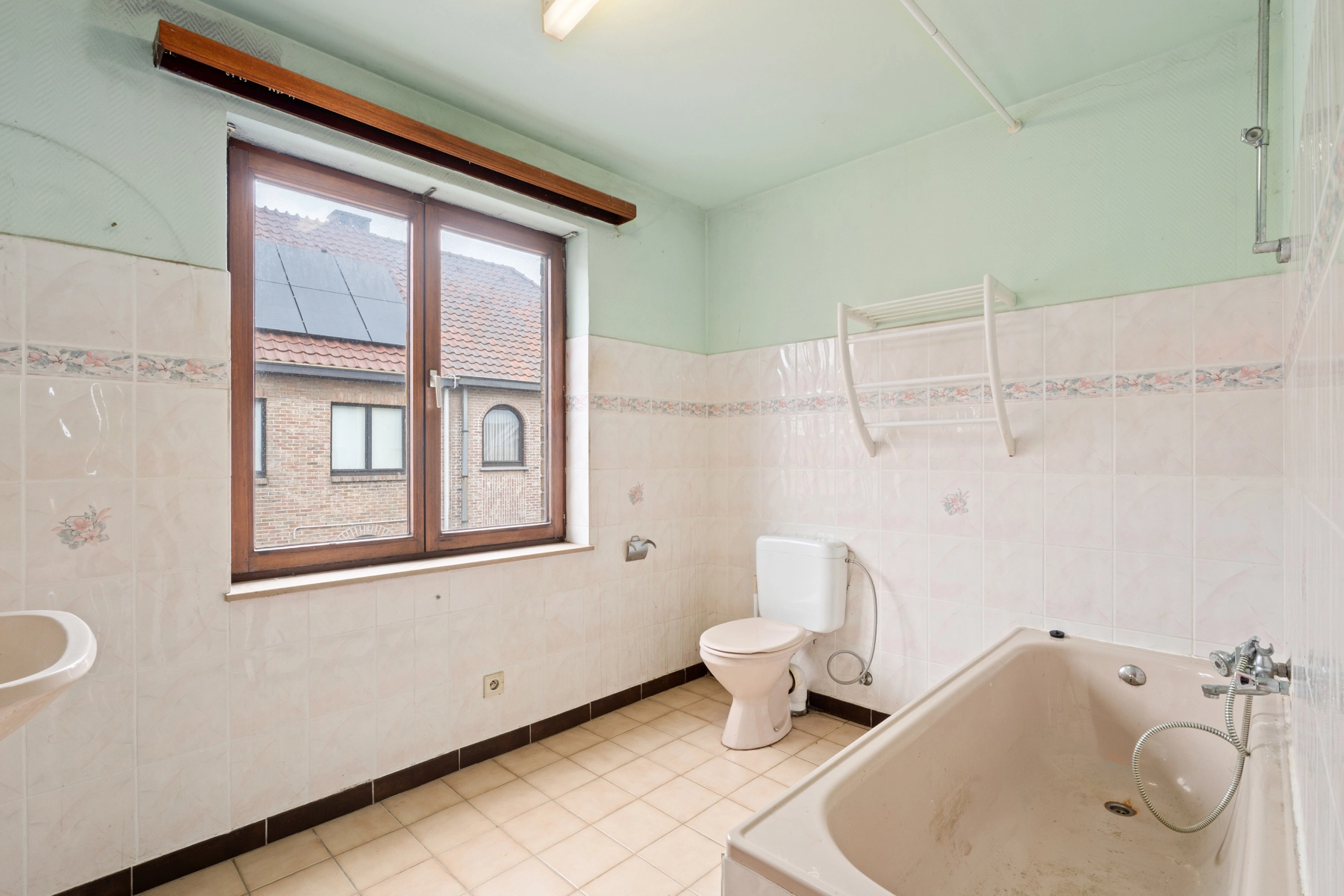 3e9d7130044f430ba583f5b1b1f7ac8c photo