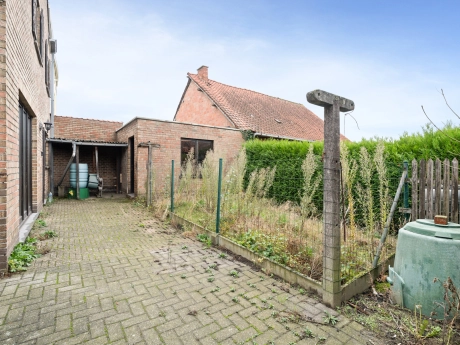 45569a6f3678487bac9d482d15a3427e thumbnail