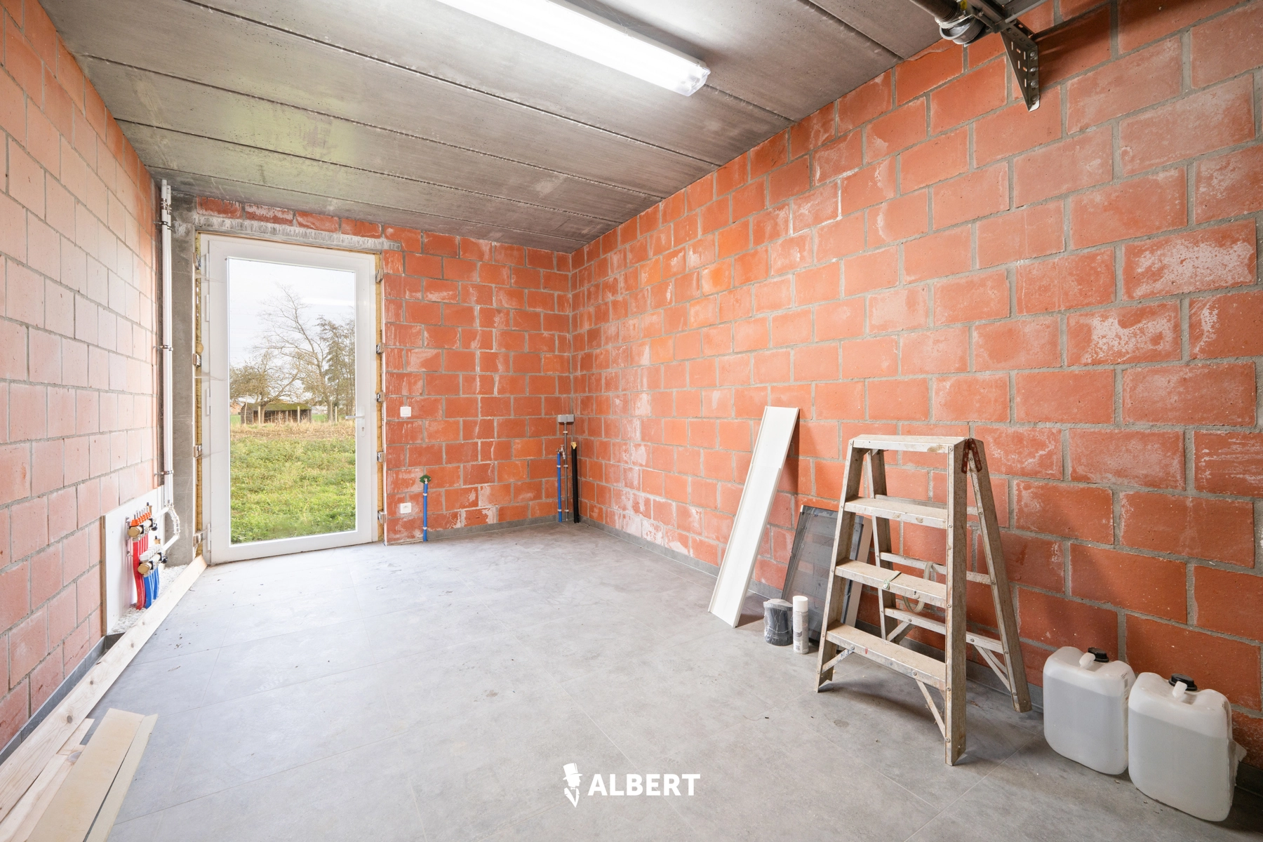 208c3305c3794f729bfca9d69368efd0 photo