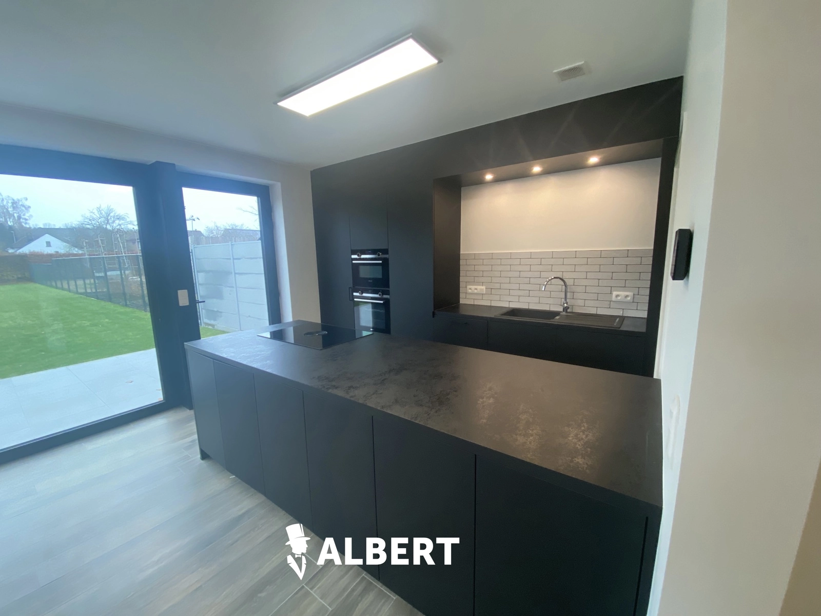 15ad039613e0496fb30b400682e76e6a photo