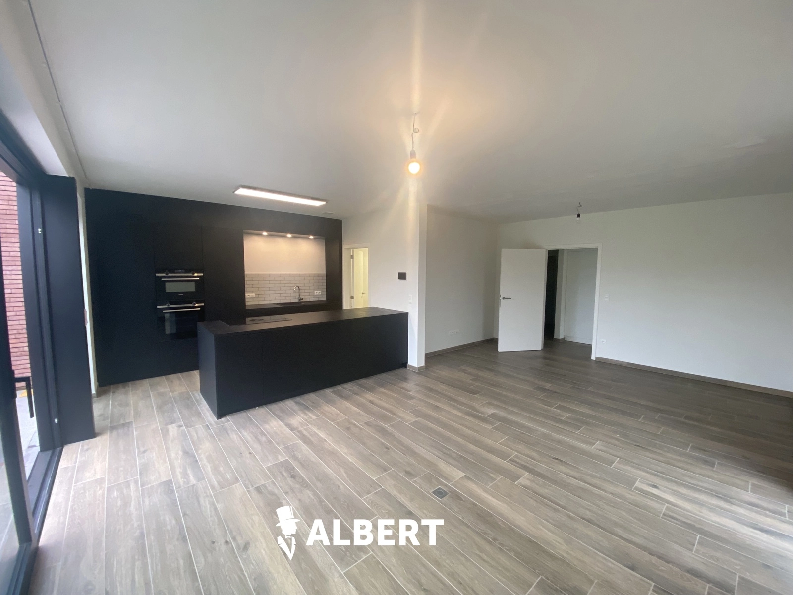 530c1876f5674a48848a65ea539549de photo