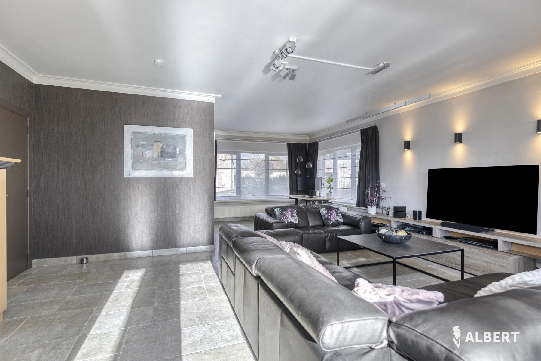 1249be30d2bf4674a9c6a4b44eaee270 photo