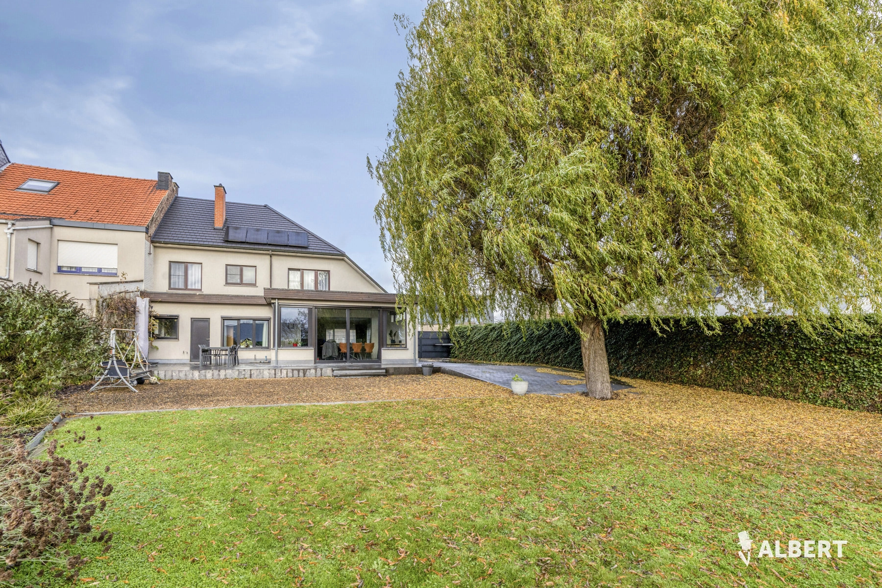 18385d897fb0456d86948293cf1dc61c photo