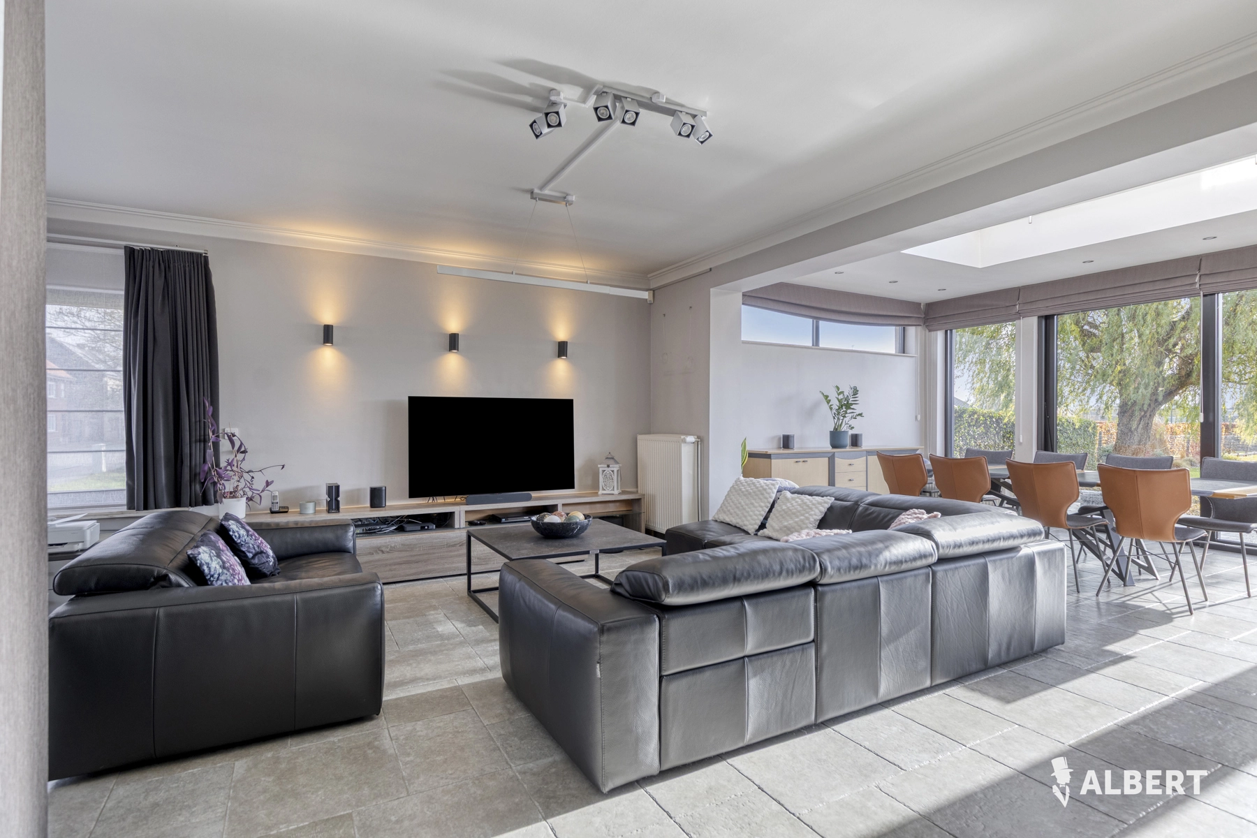 9623ab0ffe3f40de97103010c0920622 photo