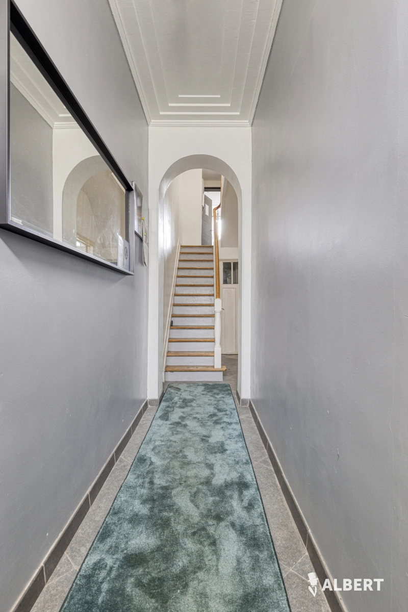 52b1f8b1e33e4788bca1626653944bcf photo