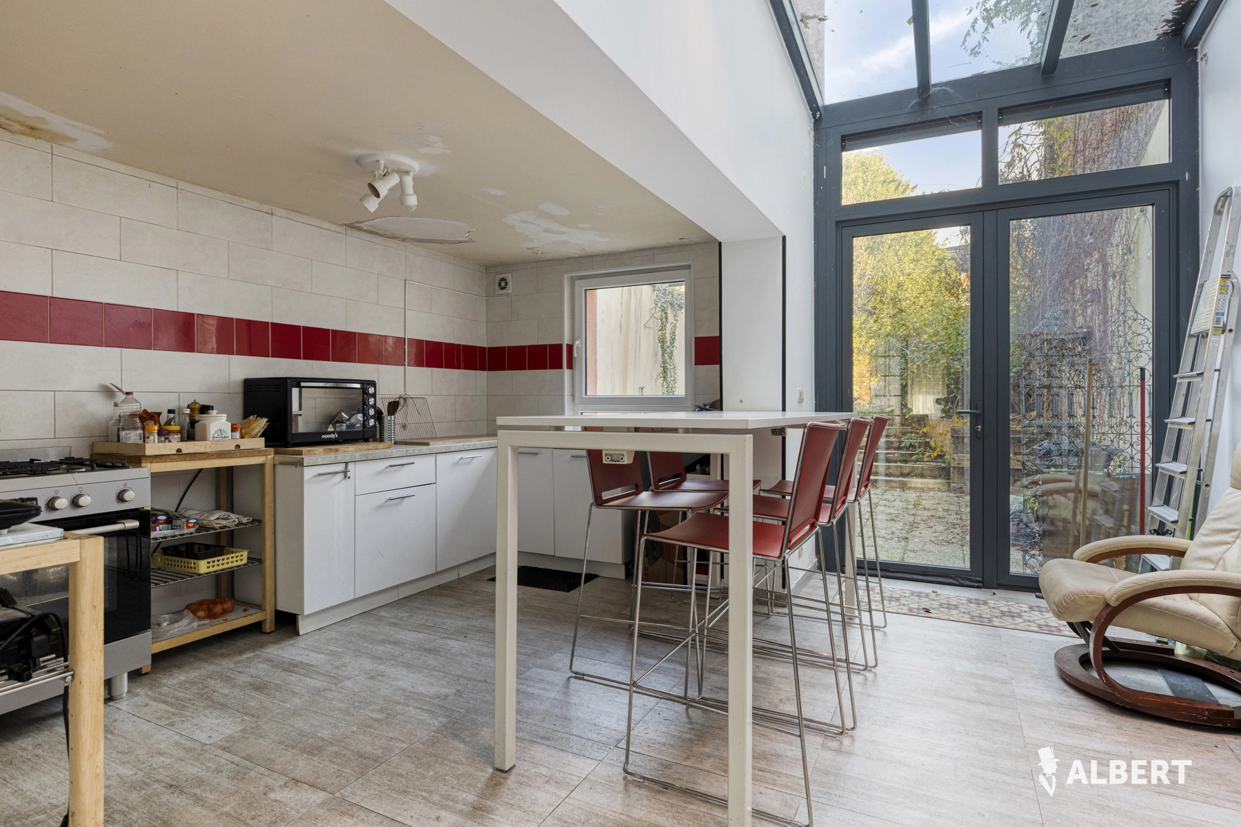 6bfe37d24b6042108bedf4e586dfe484 photo