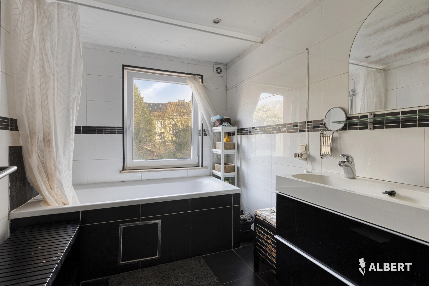 db4324da213e460ab8fefaa586e6fb0a photo