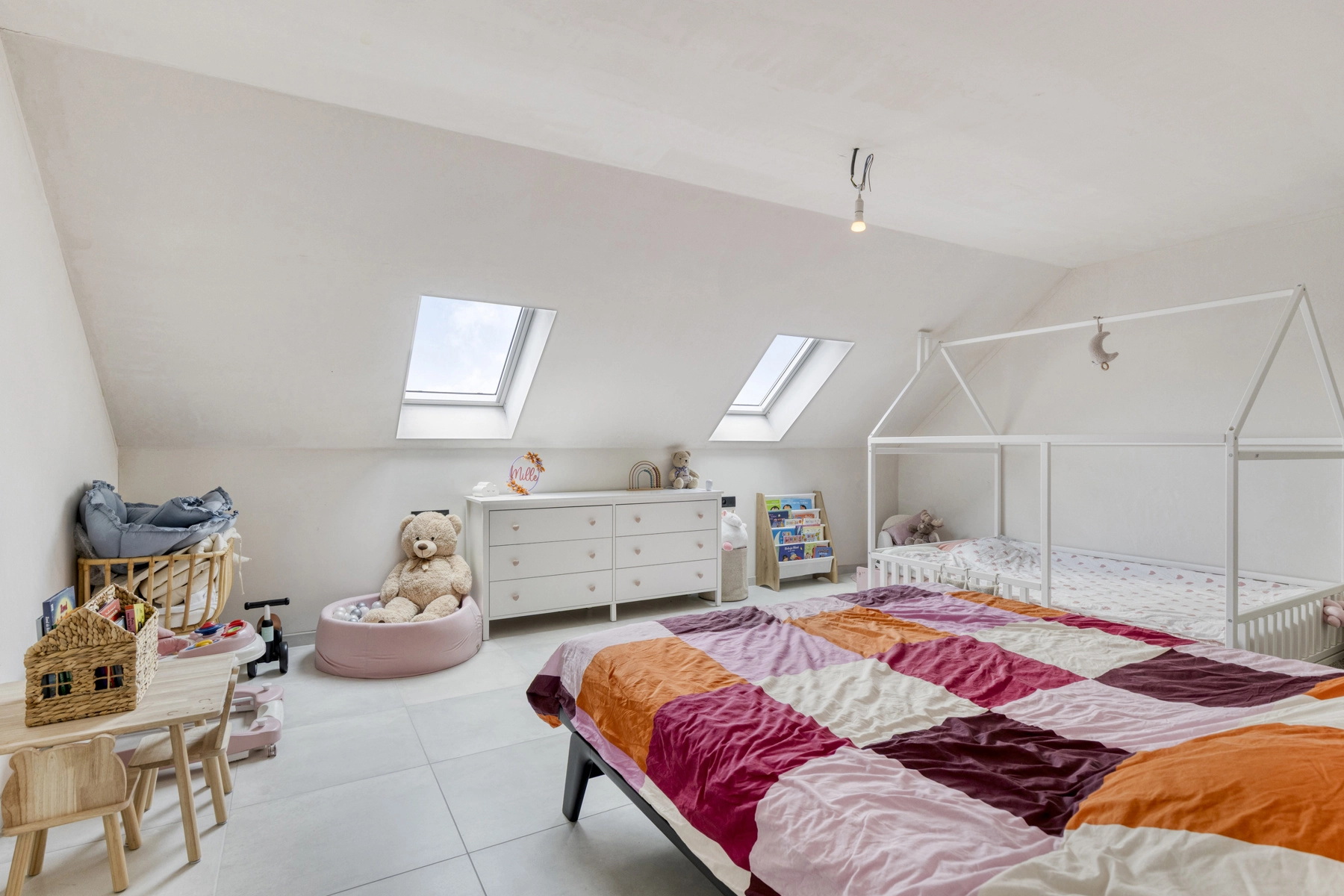 4973e80524bf4f6c8ee49ecfde19f70f photo