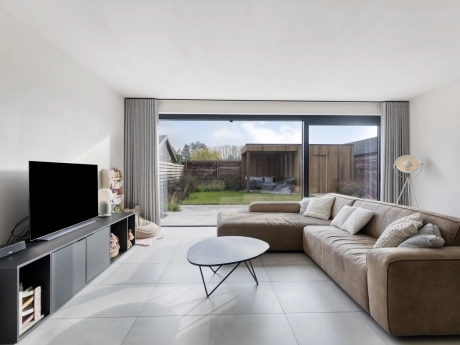 b49f98bc459f4351a6fb82ef556c6505 thumbnail