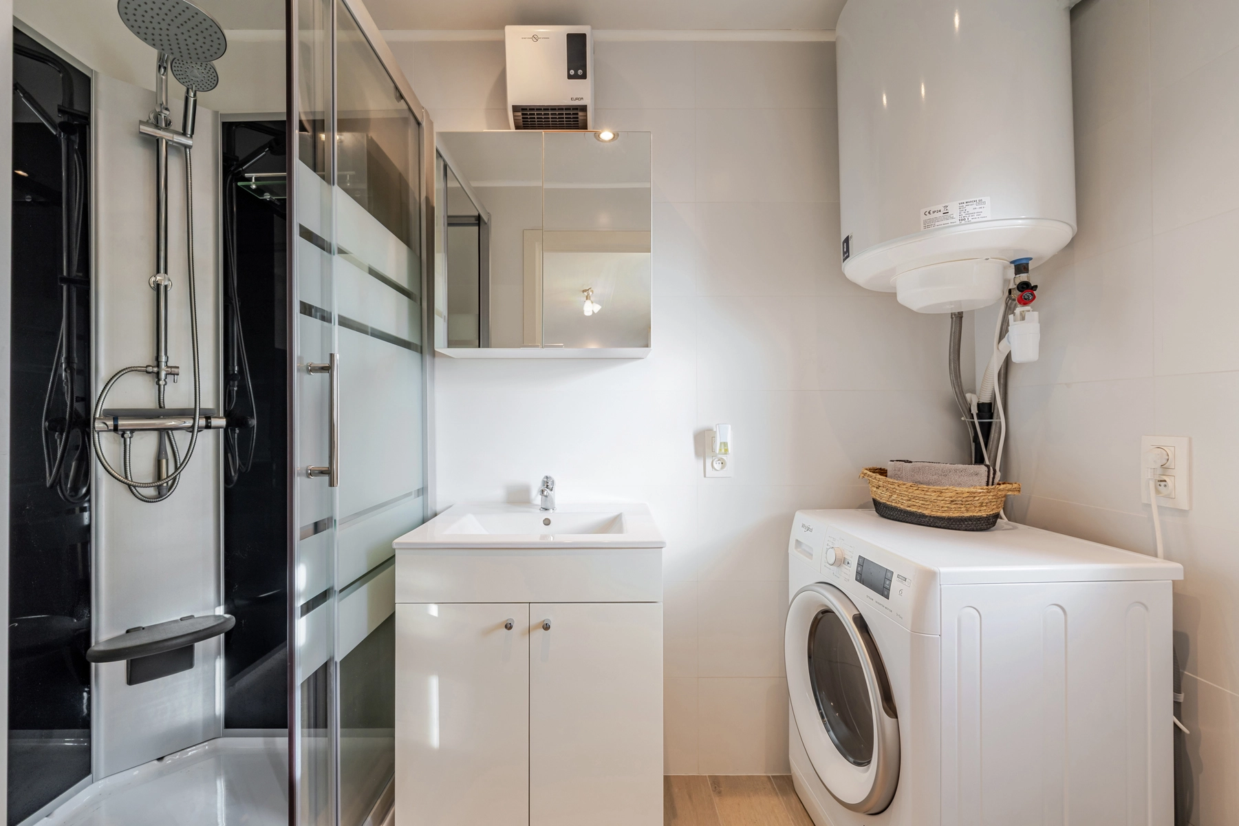 3aca4d54a5da43d7ab630befa3a5d7b6 photo