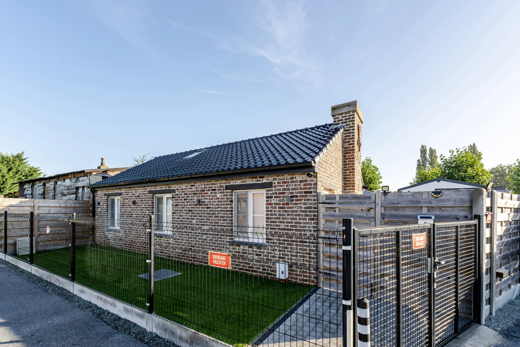 87cb3d96ac7a44efb80bc3a83c2b4410 photo