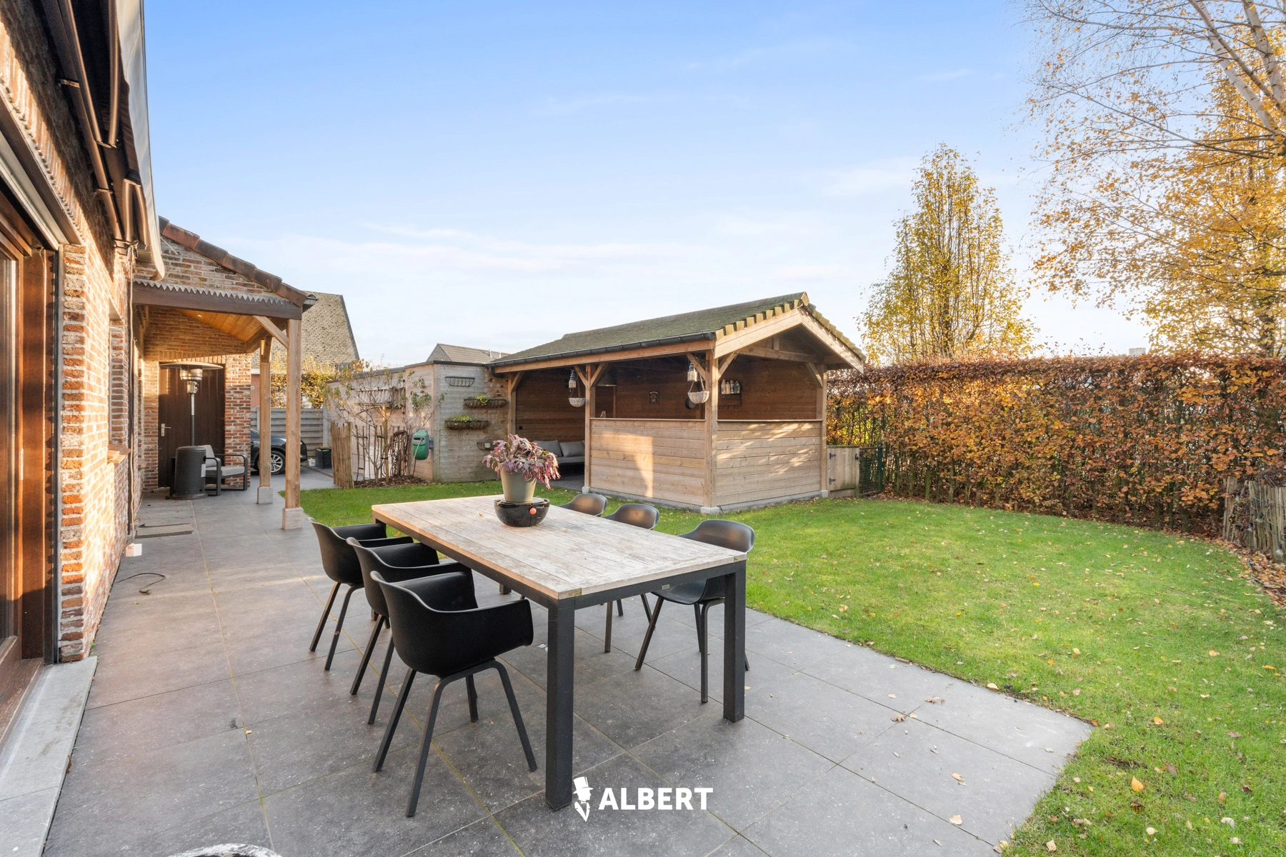 ae6715c7ef56482b9a3bf8d82ee57d06 photo