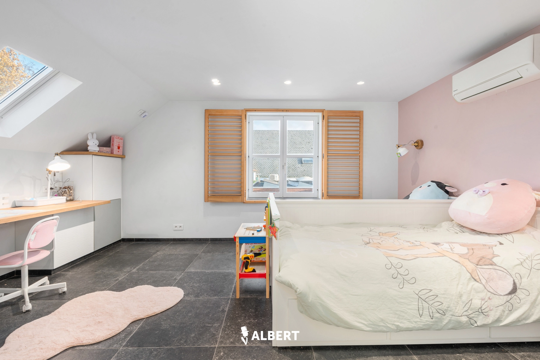 e9a05358565d4b7a98084ce5240e3c6d photo