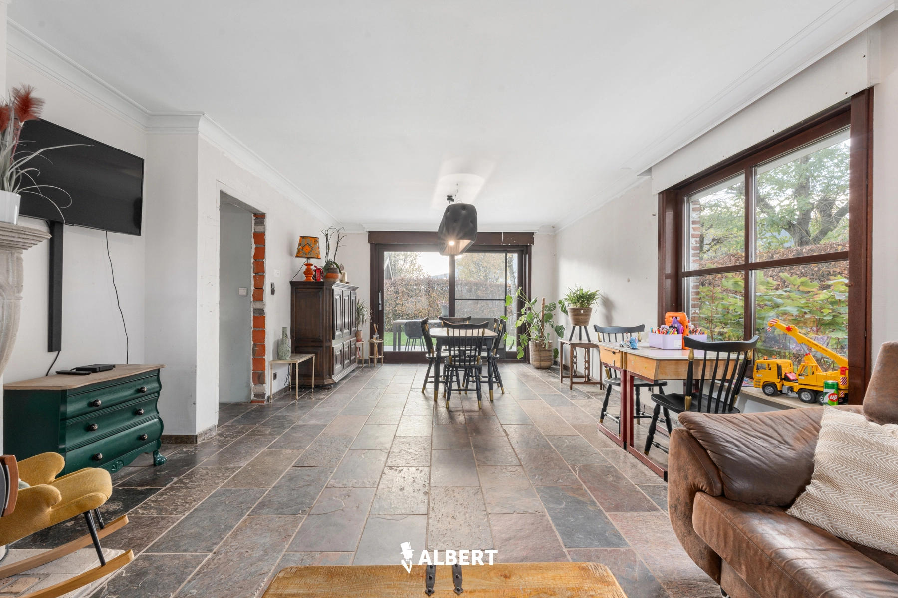 eb69b54c9dd04743a2daad3a265b5015 photo