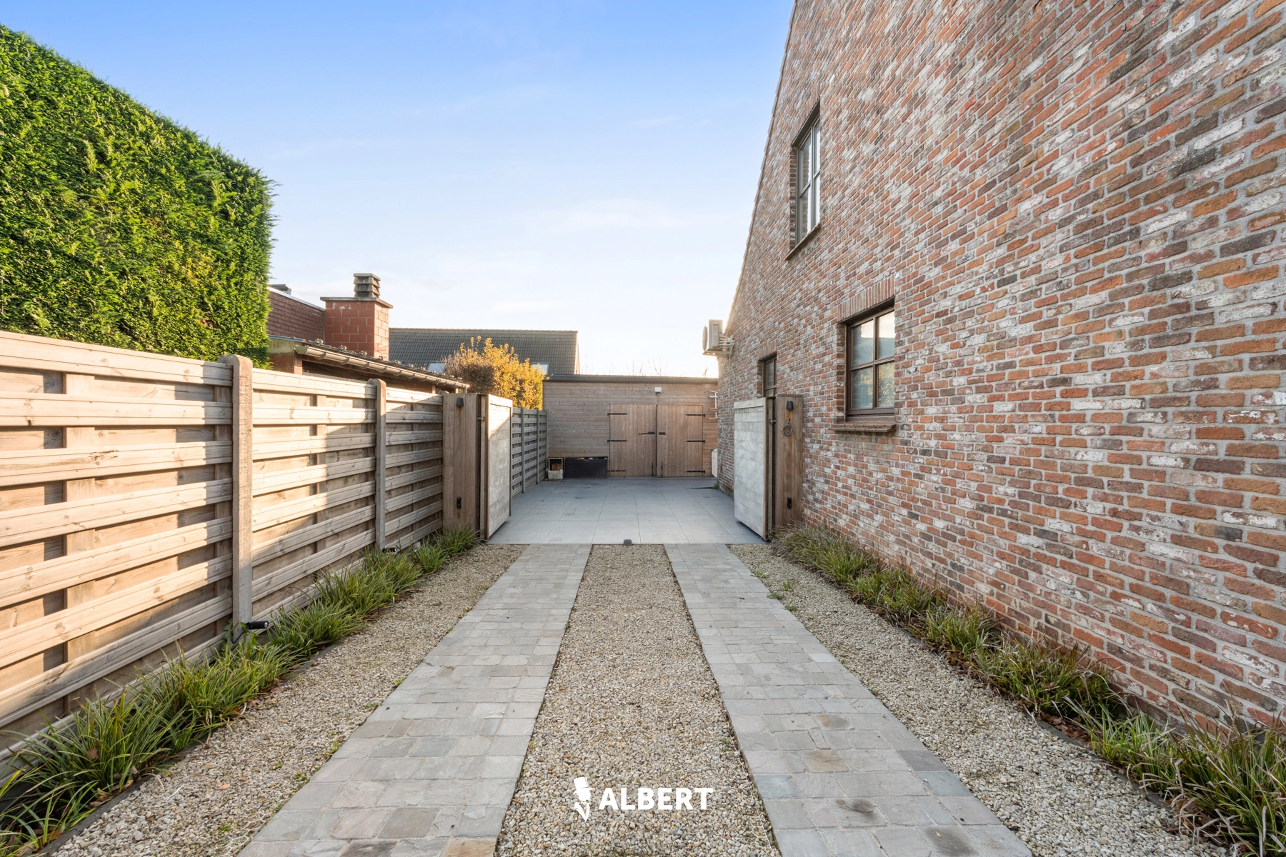 f4d5e9f658d040ec81b7861953c4b88a photo