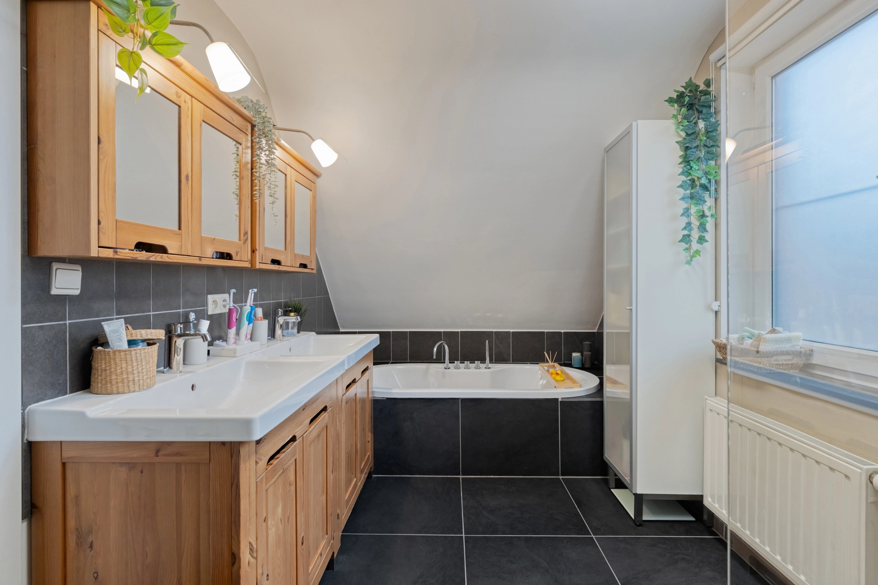 06e0e8998d0847239469daf680b35c93 photo