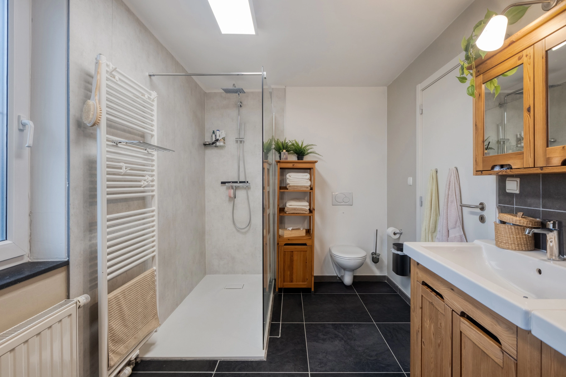 37bf8509ee7a4c448b0be0334ce16822 photo