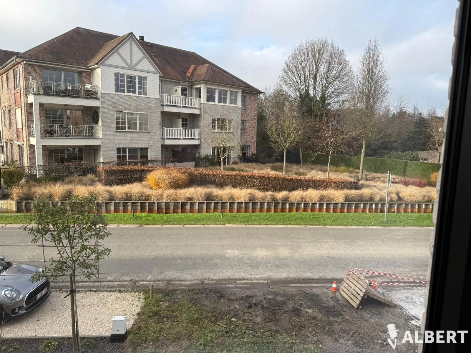 830c614379414e7686cc089ebba09317 photo