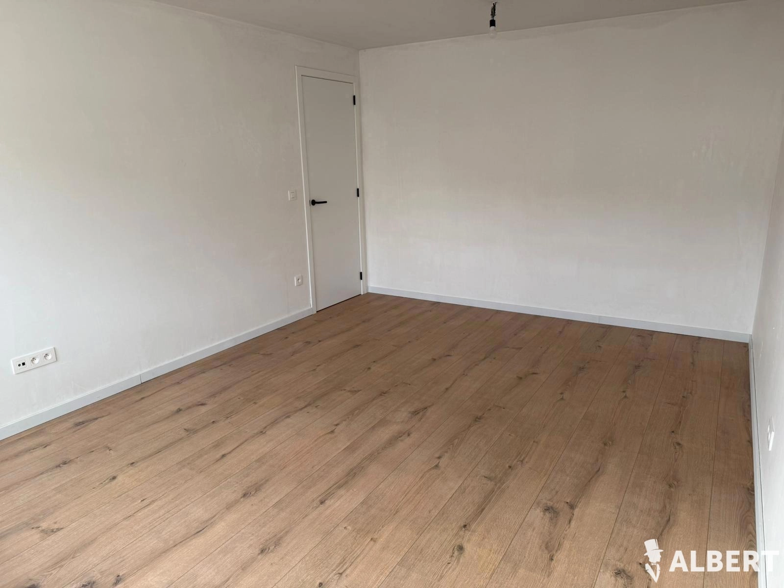 fde403cf248d4b7a8c4e19aebaaa7164 photo