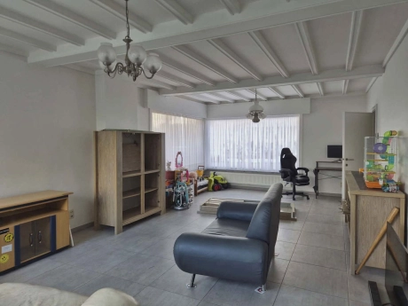 f5d81e9c598c4fb8a02fc1aedc4addcb thumbnail