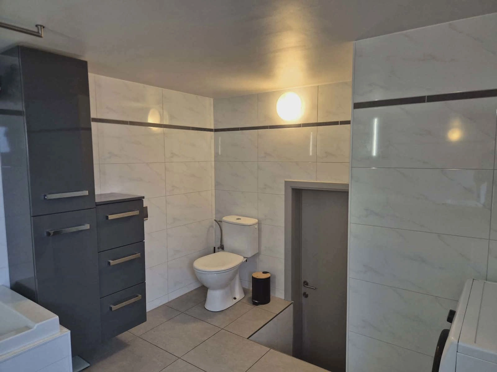 ecb721f0b19346ddb18e0228f603c9ae photo