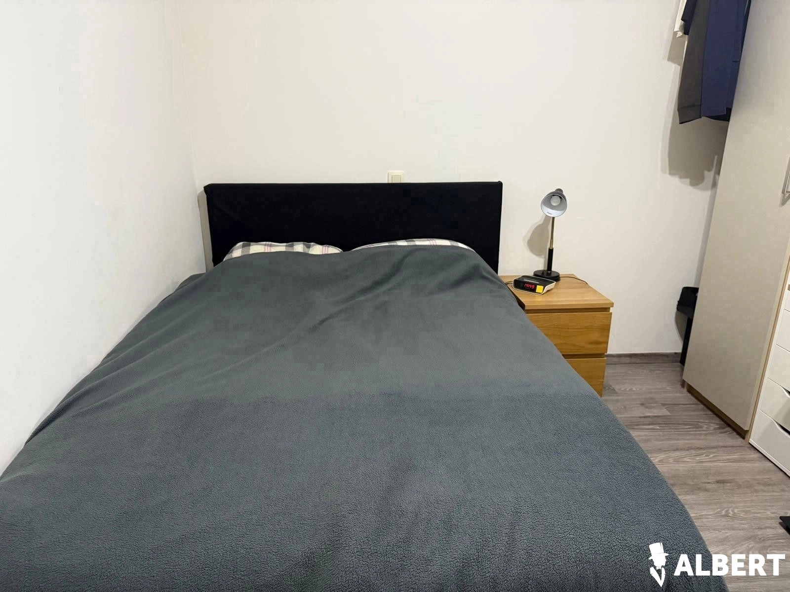 422f036b07724213a3028e71d8ea3720 photo