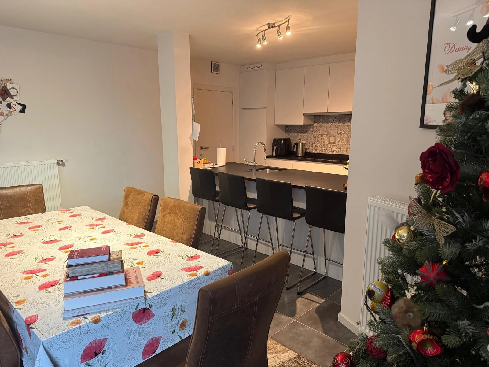 99f1437740af427db62552b25c9e213d photo