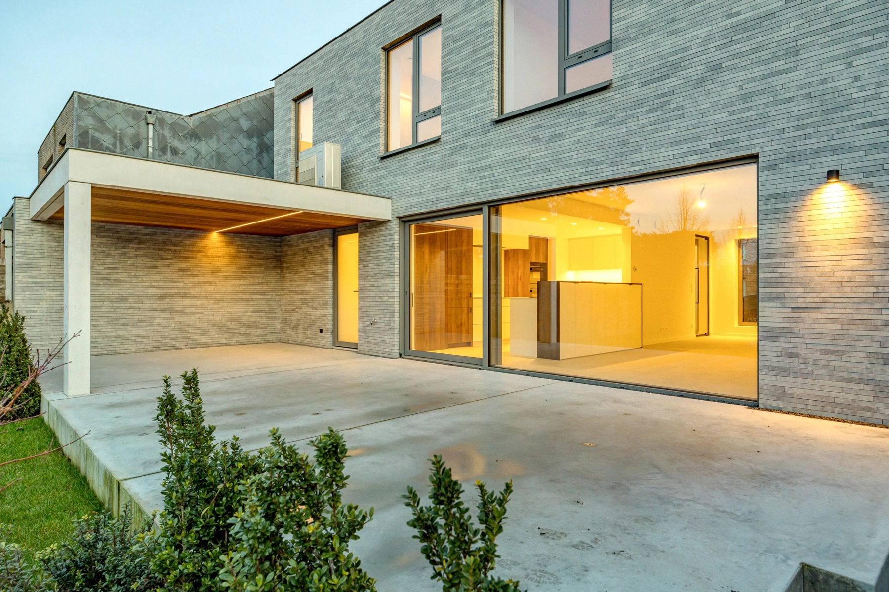 0648b916bf82488db49258b0b49bb895 photo