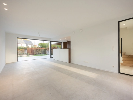 921cc2ac27a04841acdf5b2a6dafa407 thumbnail