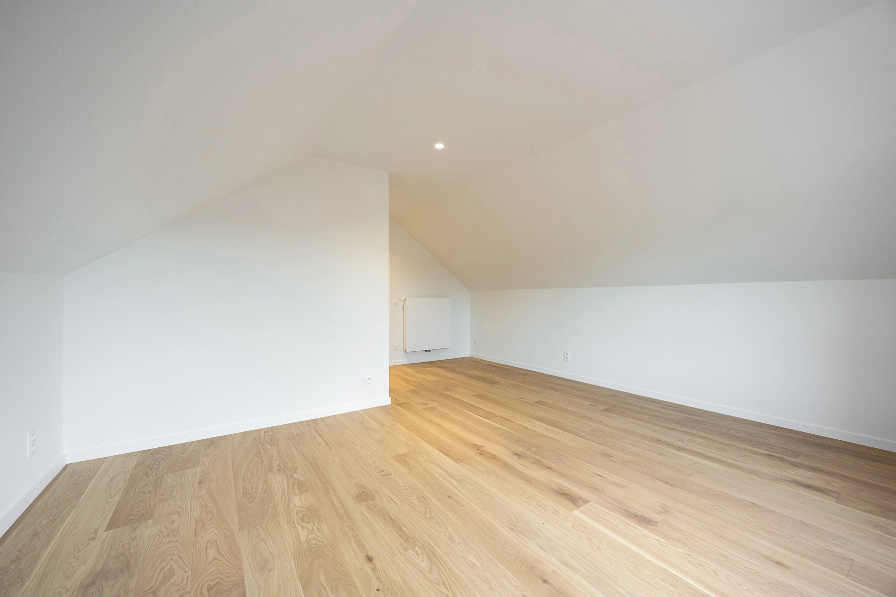 e4e0817f25e344d2b6d672a490ee8e28 photo