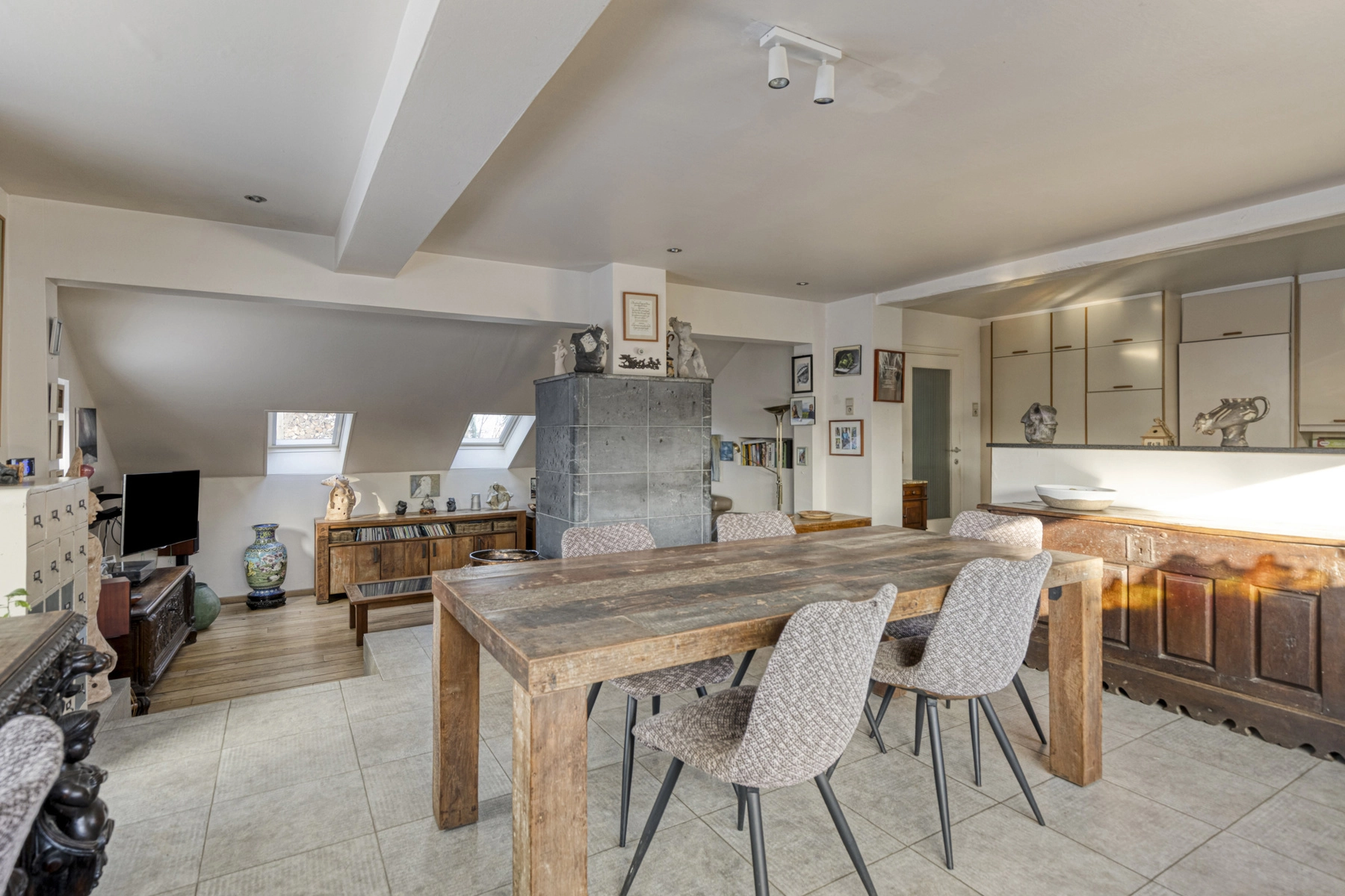 b3ed6f9e889d498b9337a6bd3d7c4f06 photo