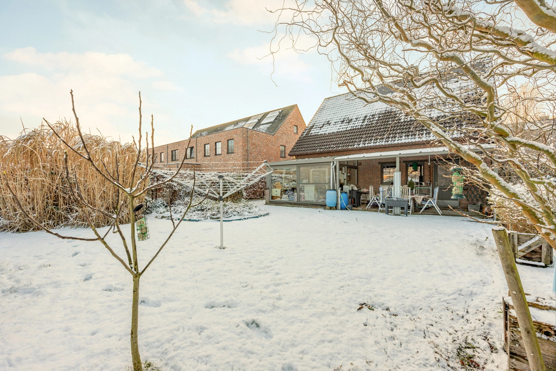 b93e7370b54143cc8a82020bda1262a6 photo